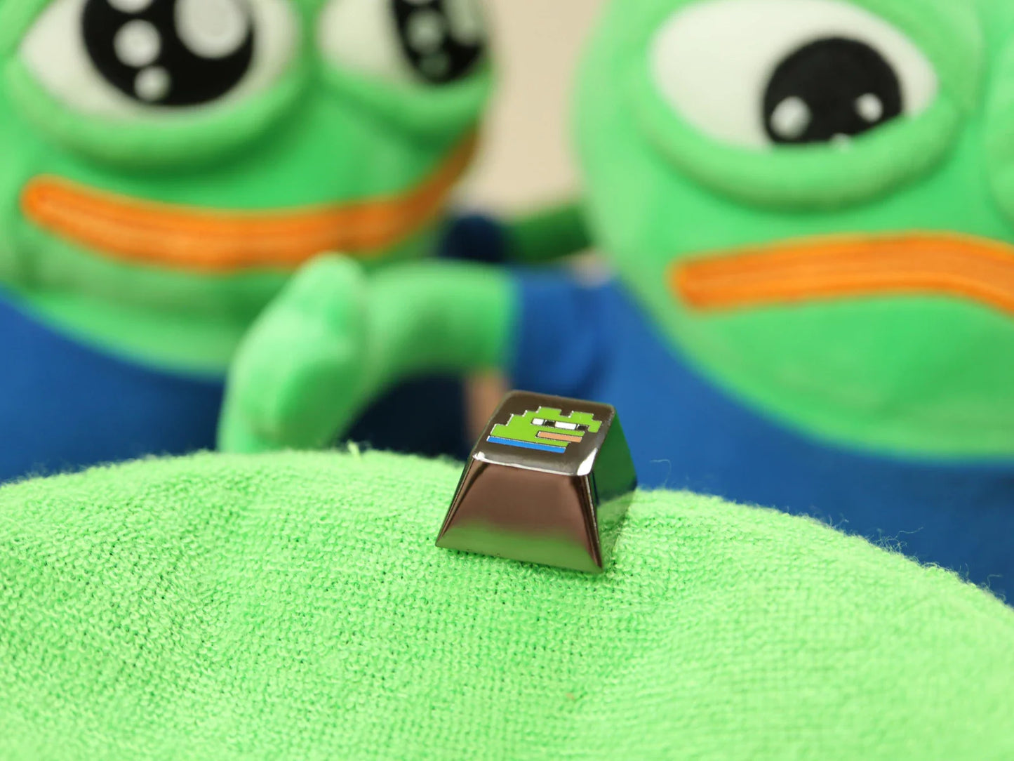 Pixel Peepo Keycap (Collab @PeepoParadise) by Terra Keycaps