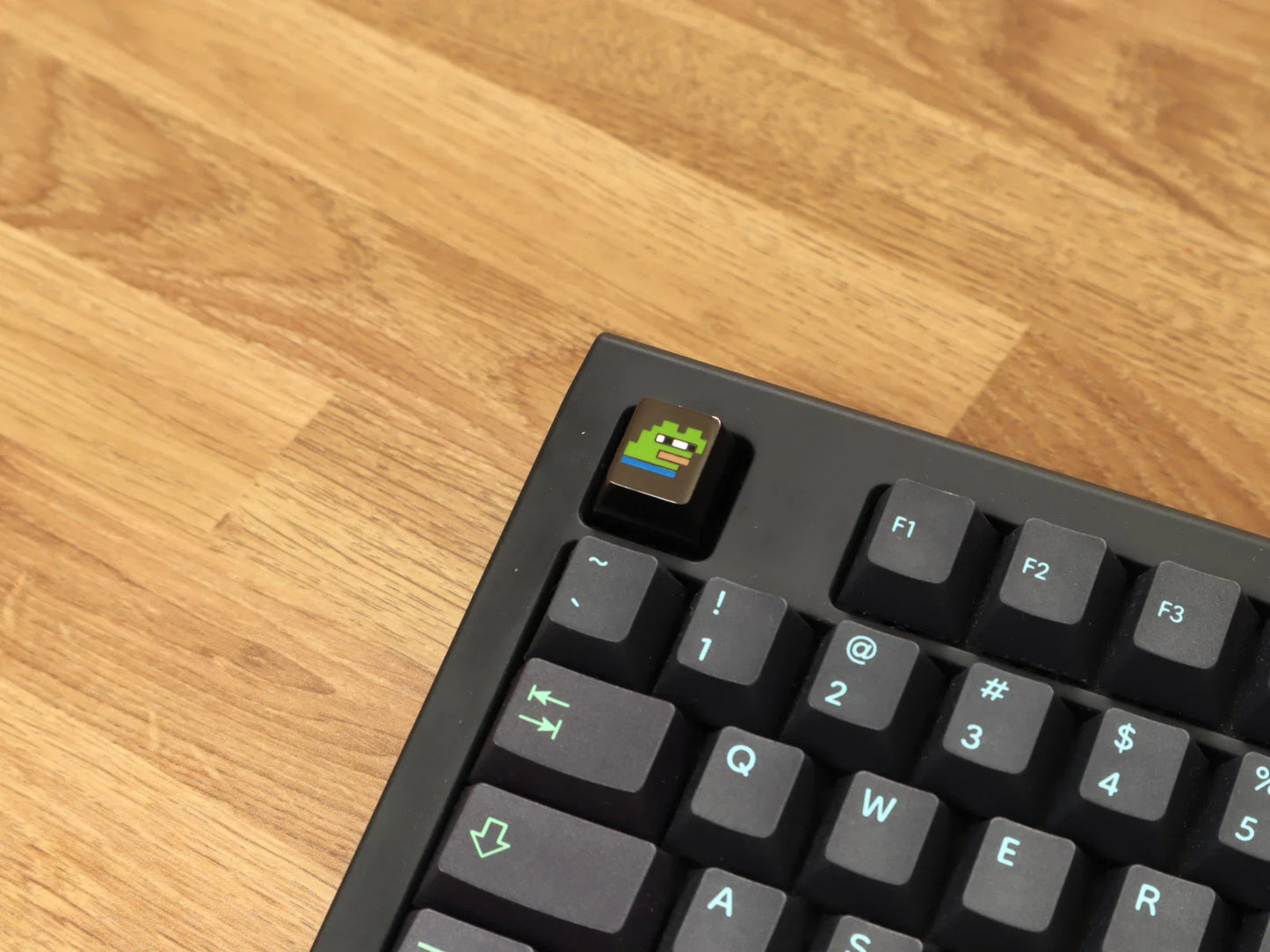 Pixel Peepo Keycap (Collab @PeepoParadise) by Terra Keycaps