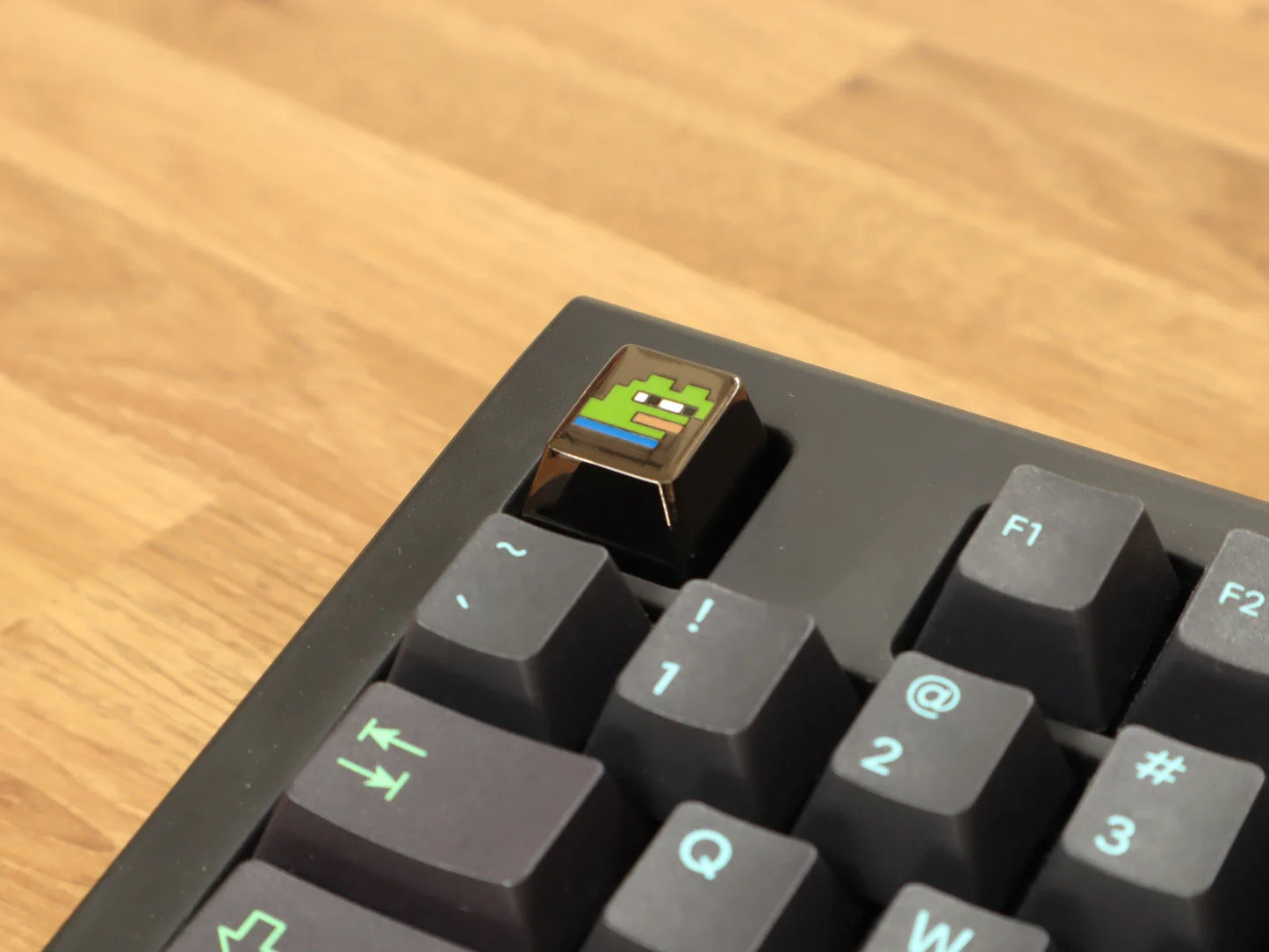 Pixel Peepo Keycap (Collab @PeepoParadise) by Terra Keycaps