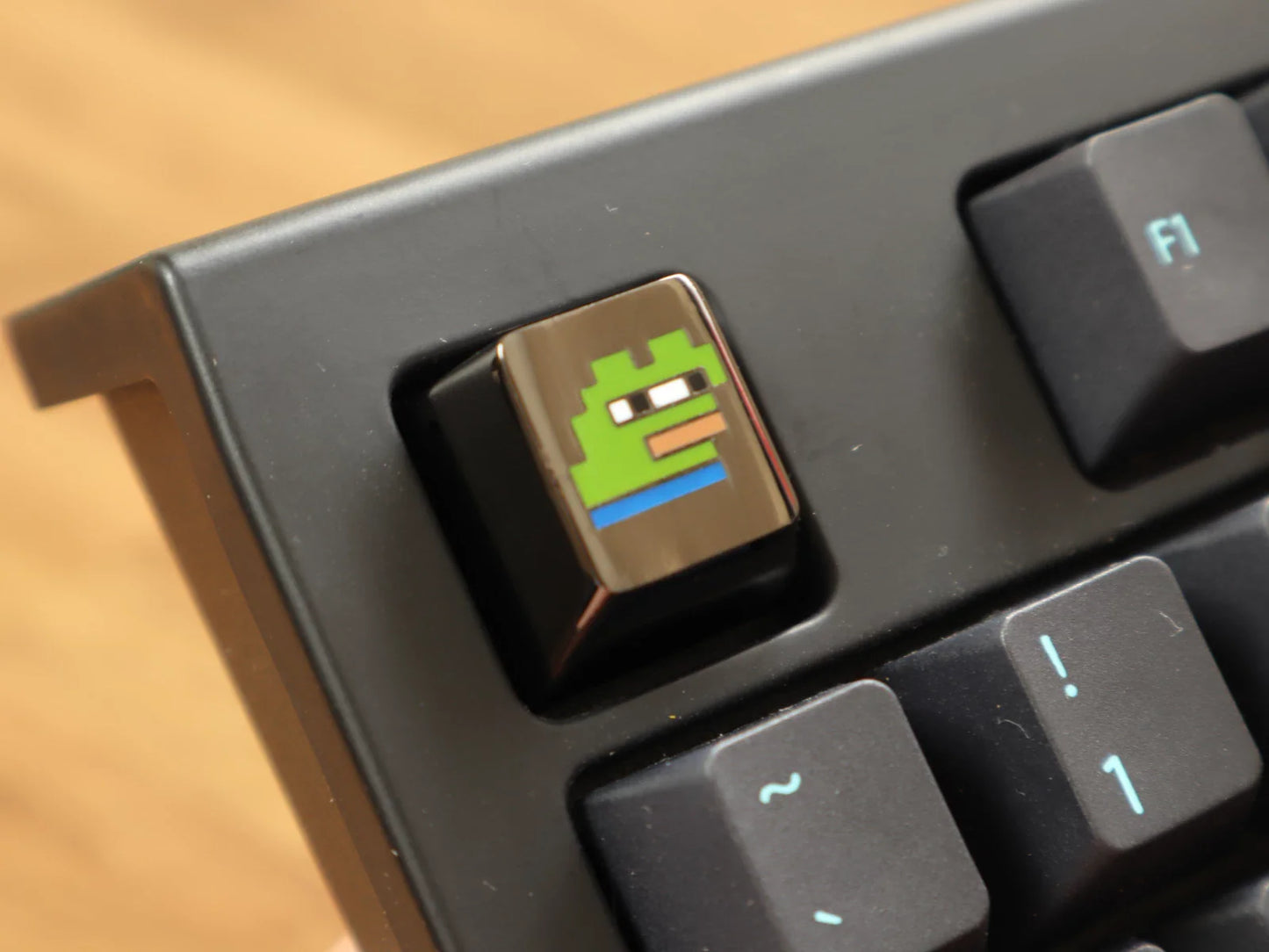 Pixel Peepo Keycap (Collab @PeepoParadise) by Terra Keycaps