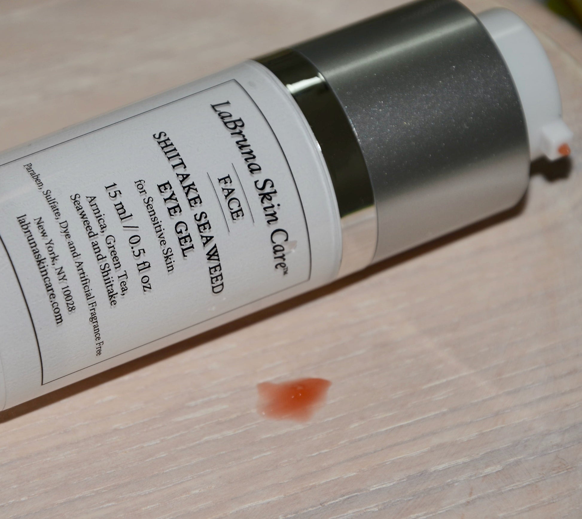 Image of what's inside the Shiitake Seaweed Eye Gel bottle